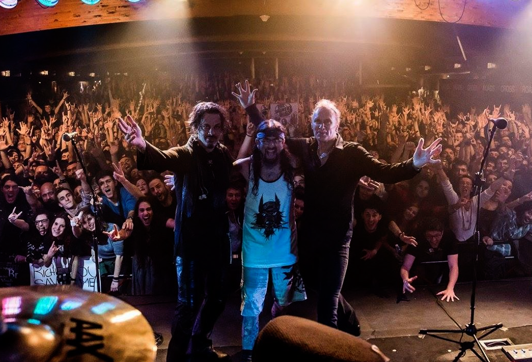 The Winery Dogs con il pubblico del Crossroads Live Club